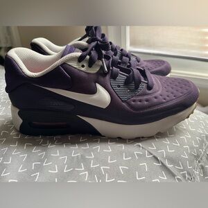 Nike Air Max 90- Size 5.5 (Grade School)